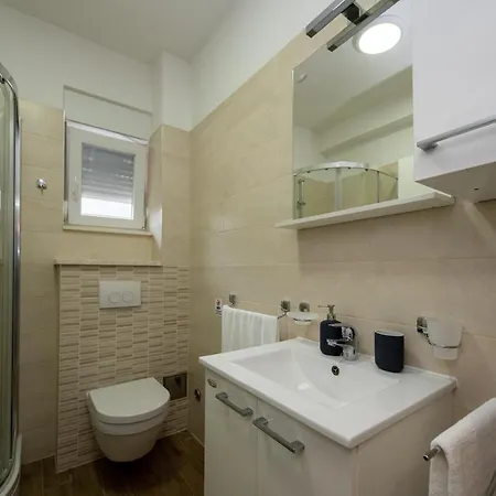 Miss Tina * טרוגיר