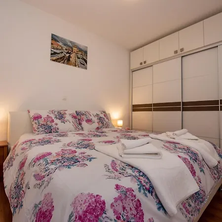 Διαμέρισμα Miss Tina